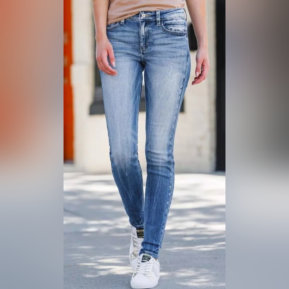 KanCan Signature Jeans Size 26 Mid-Rise Skinny - Super soft!!